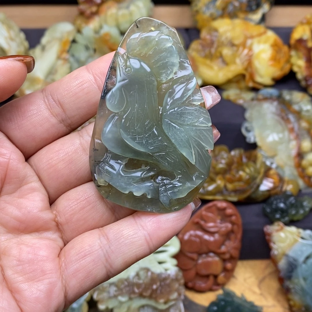 蛇纹石玉颈饰未镶嵌