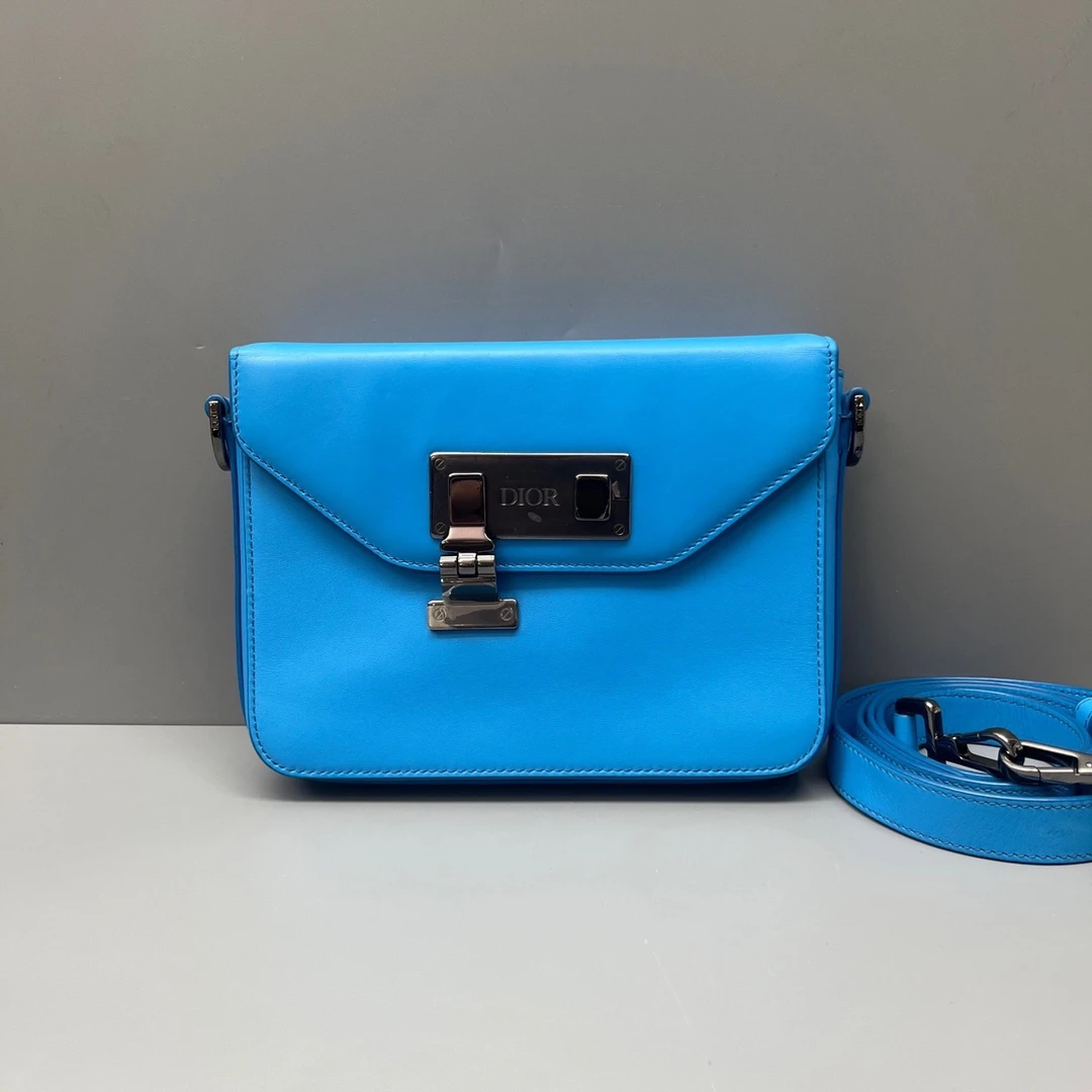 95新 Prada/普拉达 全皮蓝色lock邮差包 尺寸19*14 SV15025