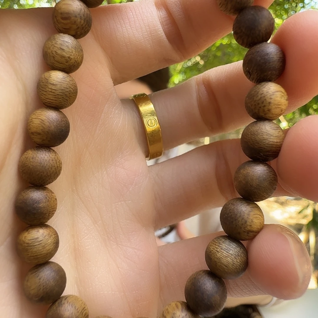 沉香碎屑沉香卡7圆珠单圈绿奇楠乌身