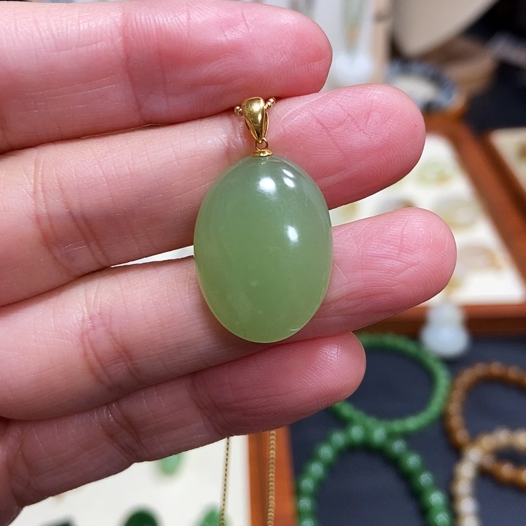 山***澄和田玉18K金镶嵌吊坠(赠链)