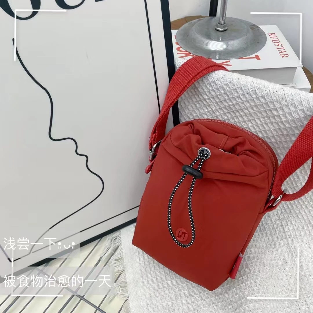 新款斜挎包多功能手机包防水休闲单肩包水壶包运动健身女包水杯包