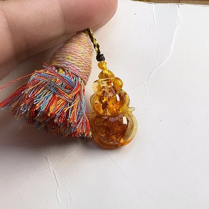 未镶嵌颈饰琥珀（花珀）