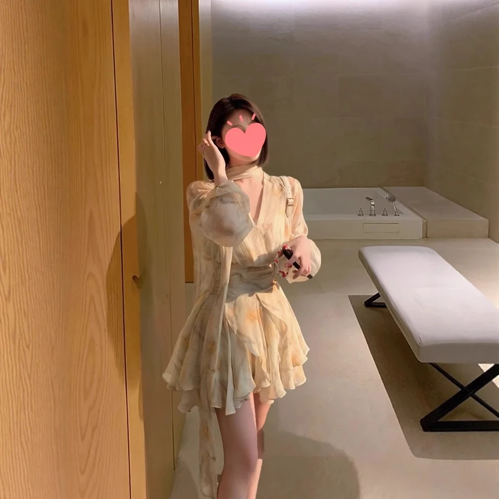 法式碎花v领泡泡袖雪纺连衣裙女2025夏季新款收腰不规则飘带短裙