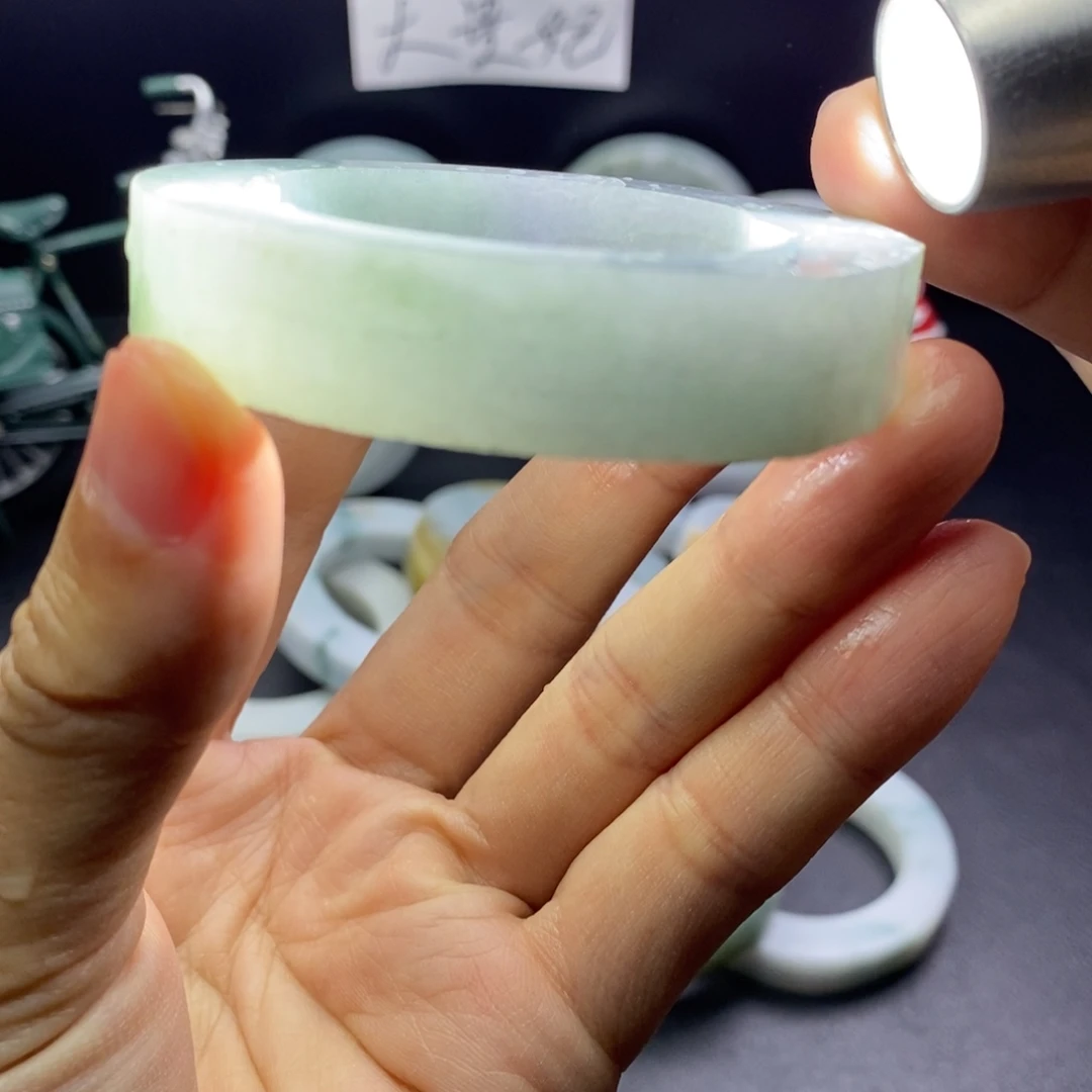 定制翡翠未镶嵌手镯