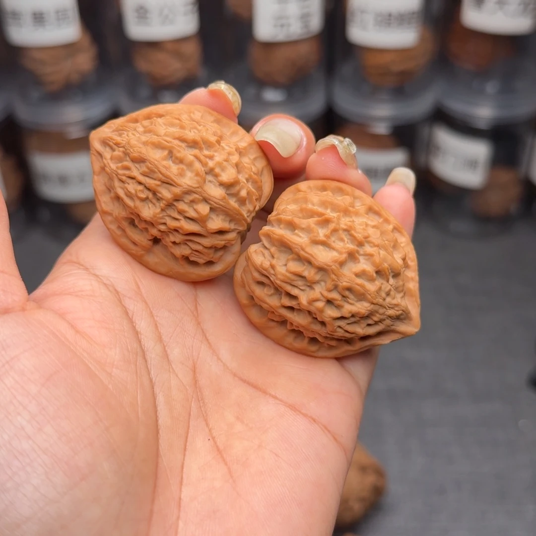 文玩核桃把件全品金牛