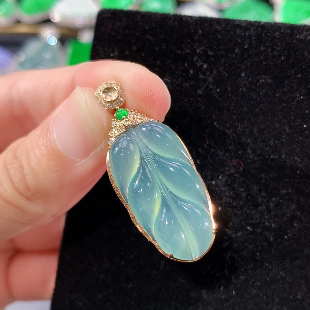 翡翠18K金镶嵌颈饰