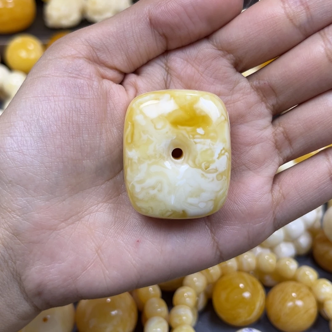琥珀未镶嵌手串……