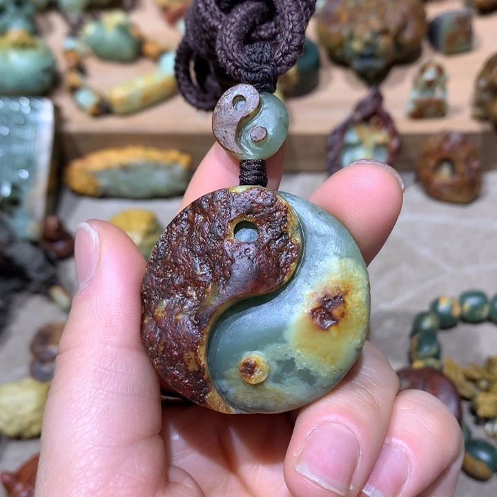 未镶嵌岫岩河磨玉（透闪石质玉）把件Y