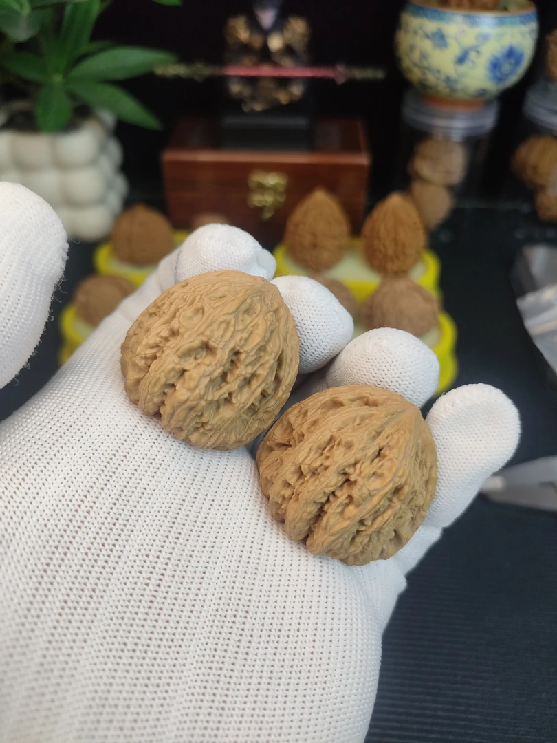 承德密纹（红宝石）核桃，全品！33-35尺