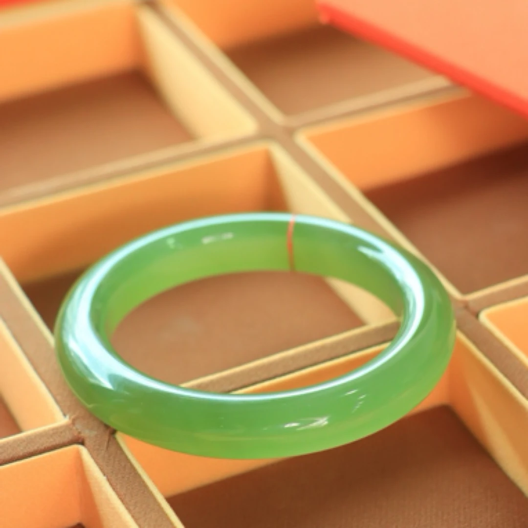 1995580玉美人小程新疆和田玉冰底晴水仙镯 玉质莹润细腻