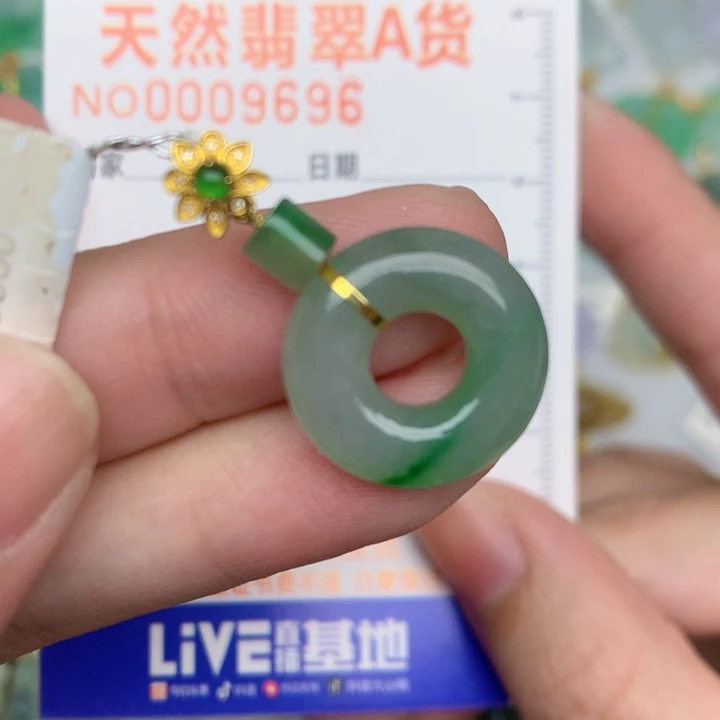 颈饰18K金镶嵌翡翠甜甜圈