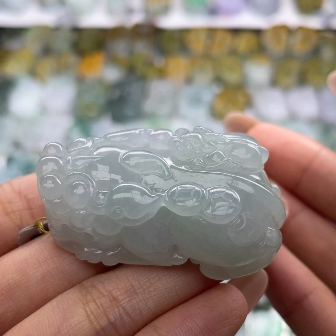 翡翠未镶嵌颈饰貔貅