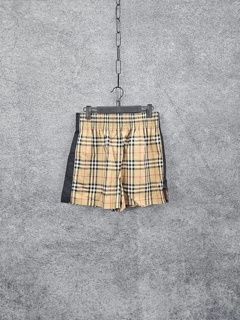 95新 BURBERRY/博柏利 CZF0640/博柏利/经典格纹短裤/尺码UK6