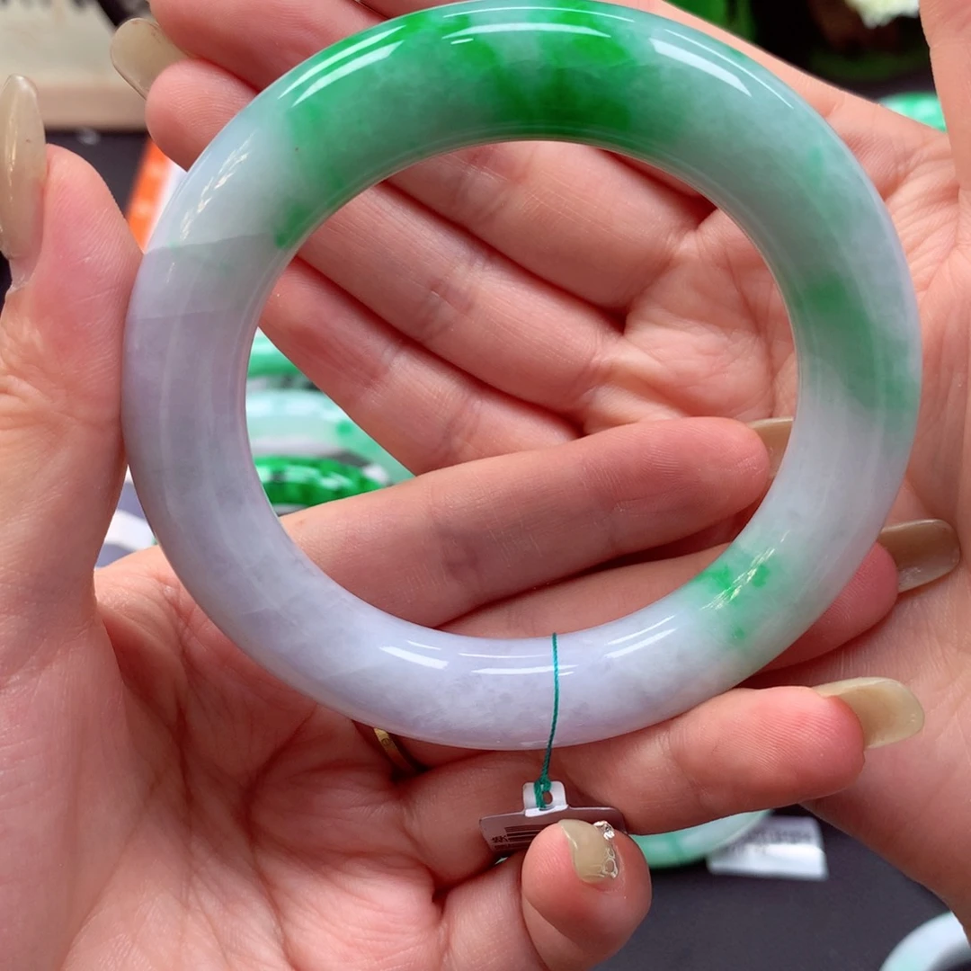 翡翠手镯未镶嵌幸****翡翠