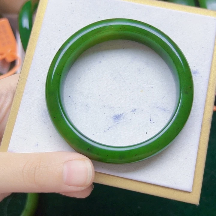 和田玉（碧玉）未镶嵌手镯