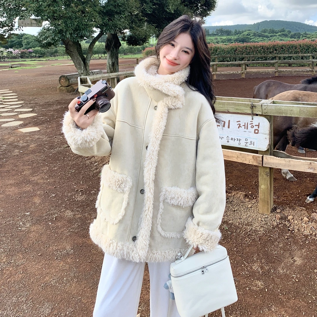米黄色羊羔毛皮毛一体外套女2025冬季新款法式超好看加厚保暖棉服
