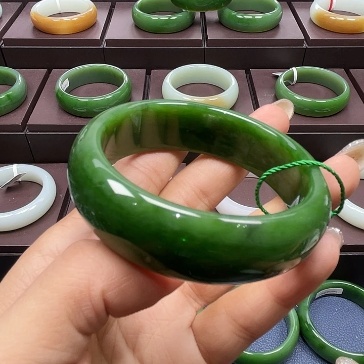 和田玉（碧玉）未镶嵌手镯