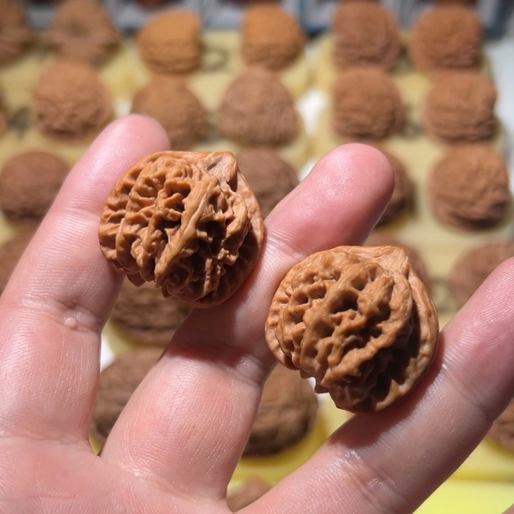 文玩核桃吊坠曹大龙