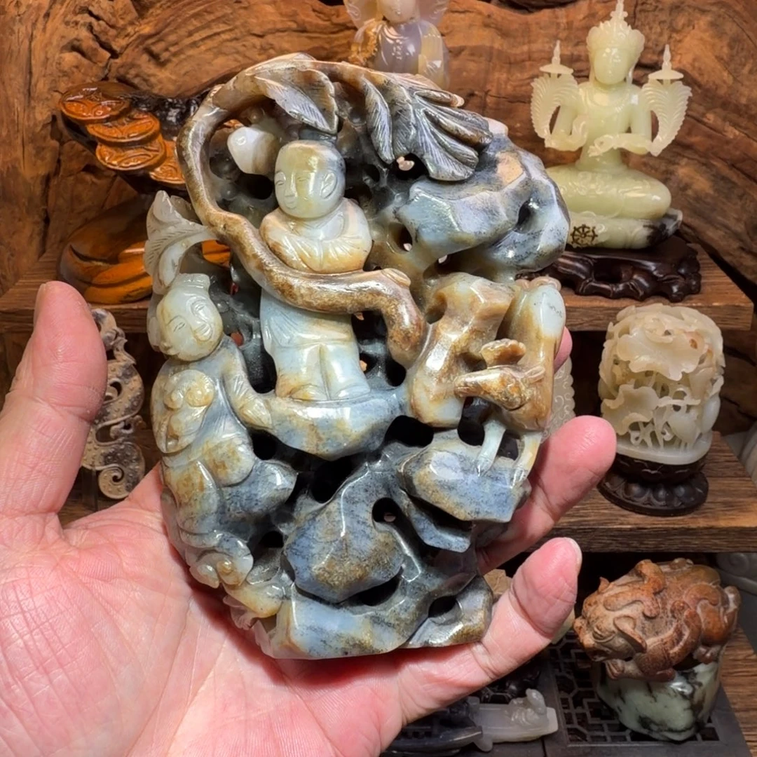 定***君和田玉未镶嵌把件