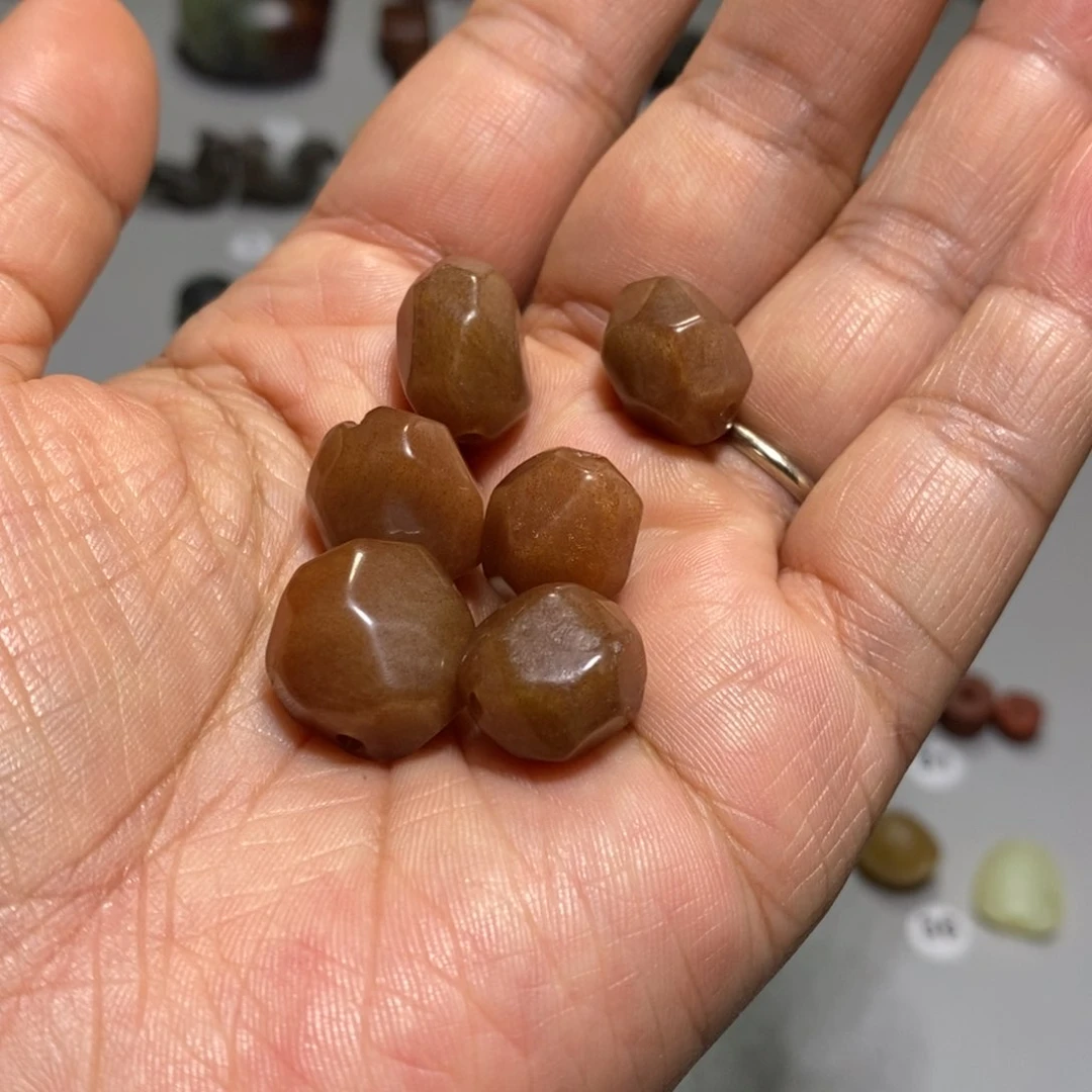 颈饰未镶嵌透闪石质玉多样性发货，发其中一个