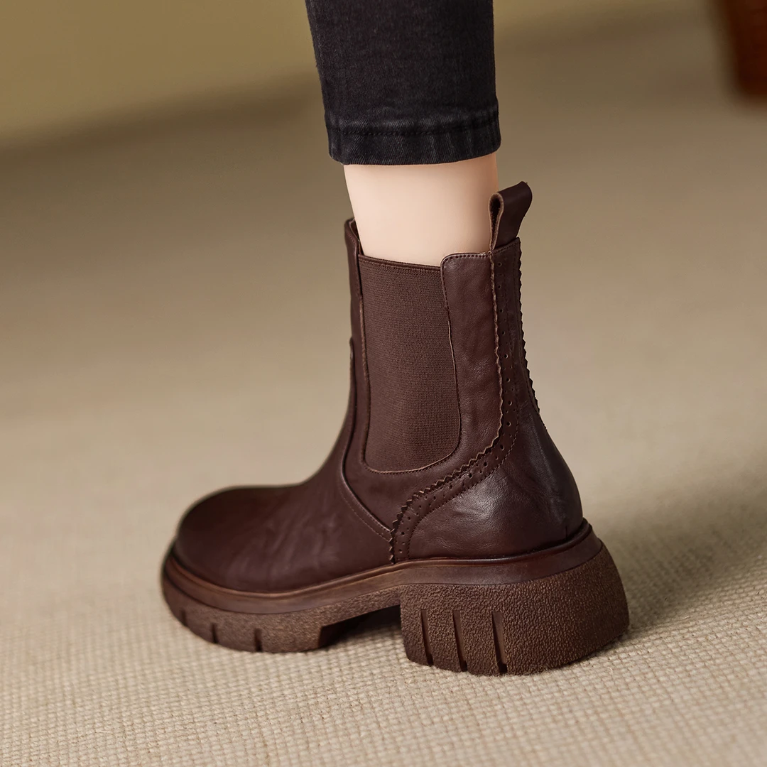 3.5cm~真皮复古切尔西靴女2025冬季新款擦色百搭布洛克雕花短靴女