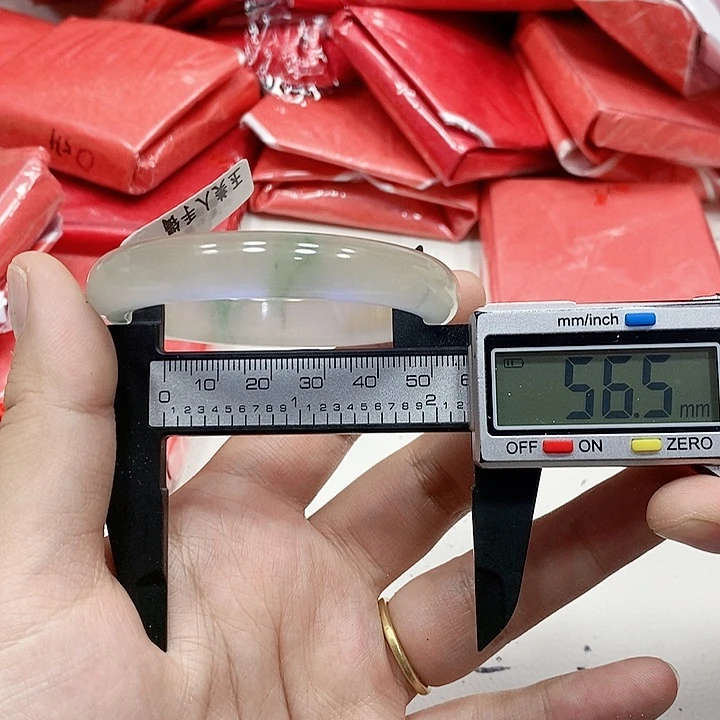 翡翠手镯未镶嵌3