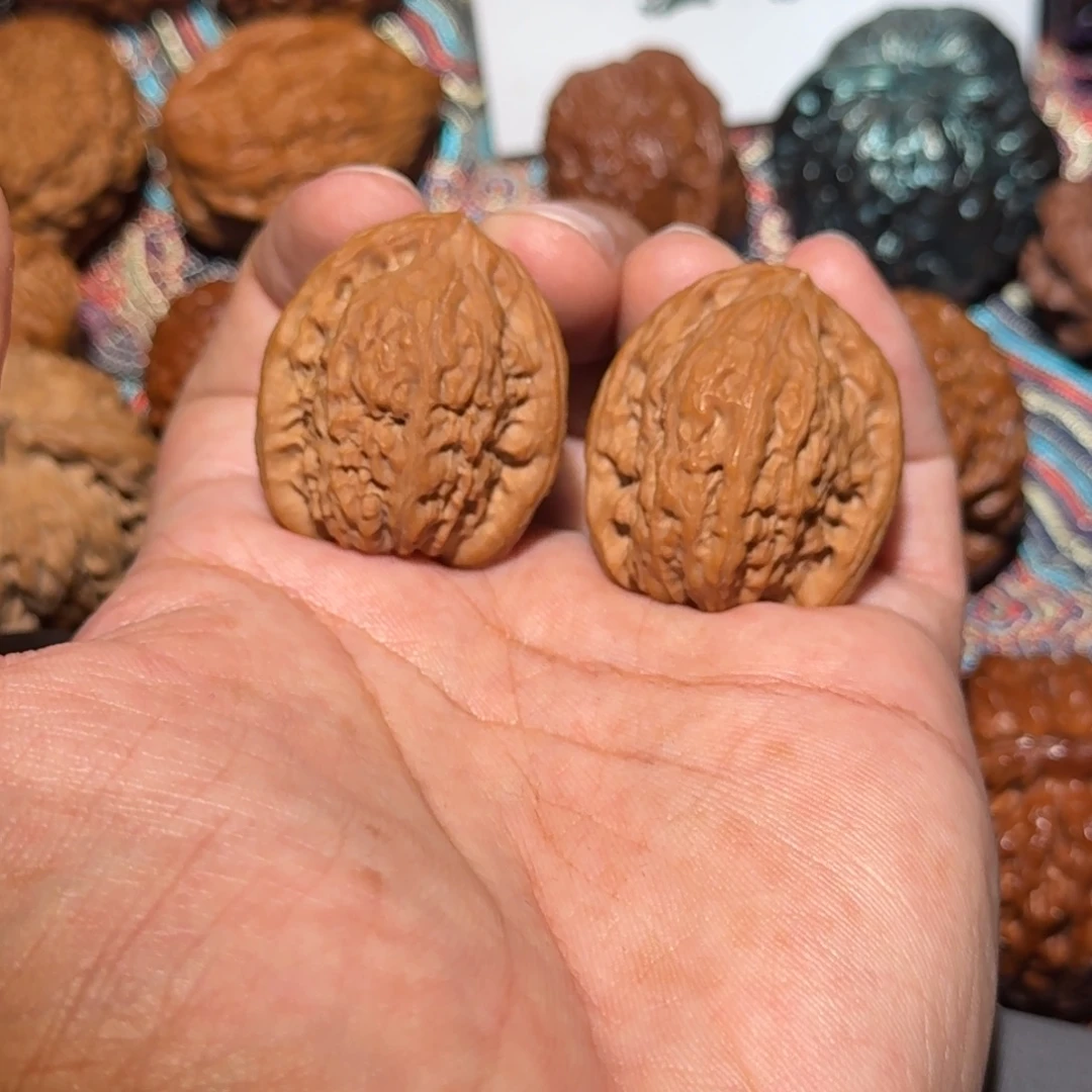 把件文玩核桃2204南疆手捻，尺寸30 29 34