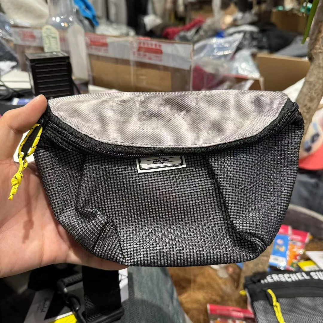 【聚猩03】赫行腰包 带挂绳 潮流玩具