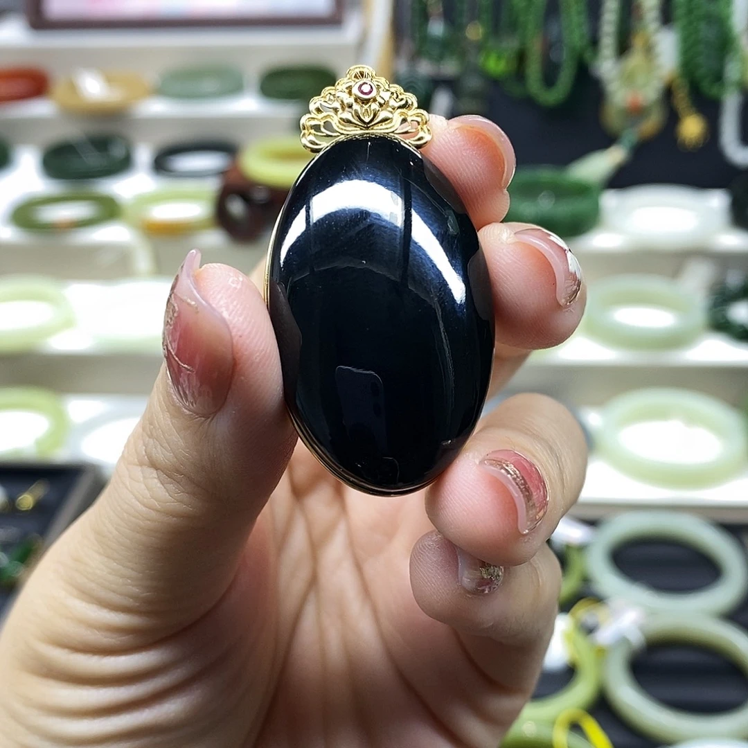 和田玉18K金镶嵌颈饰