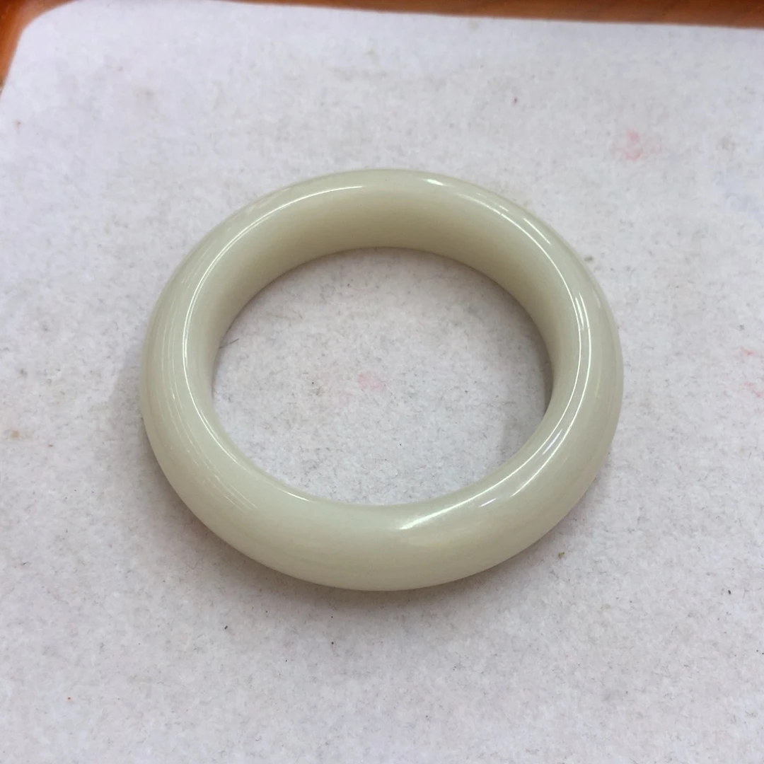 未镶嵌手镯石英质玉