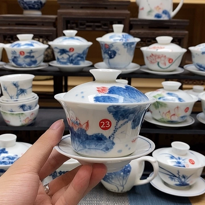 手绘马蹄荷花釉下彩微瑕福利款