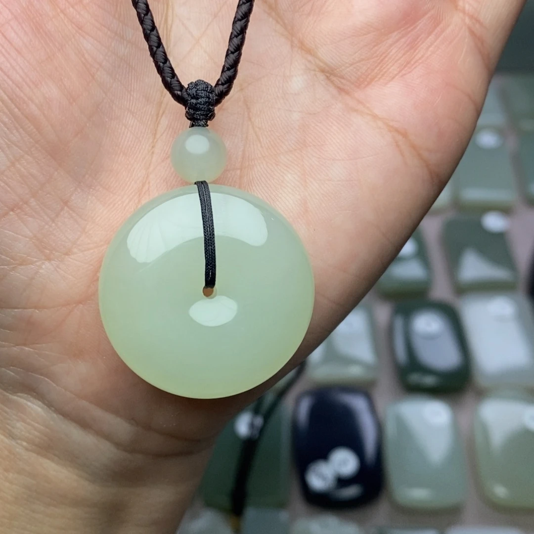 瞧***了和田玉未镶嵌颈饰