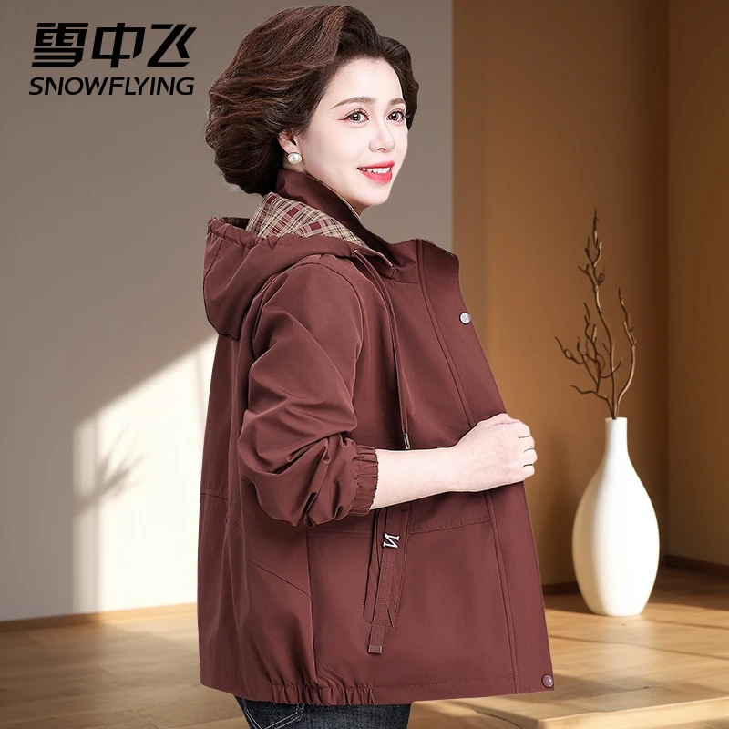 雪中飞妈妈装春季洋气时尚外套可拆卸连帽气质短款风衣2025新款F
