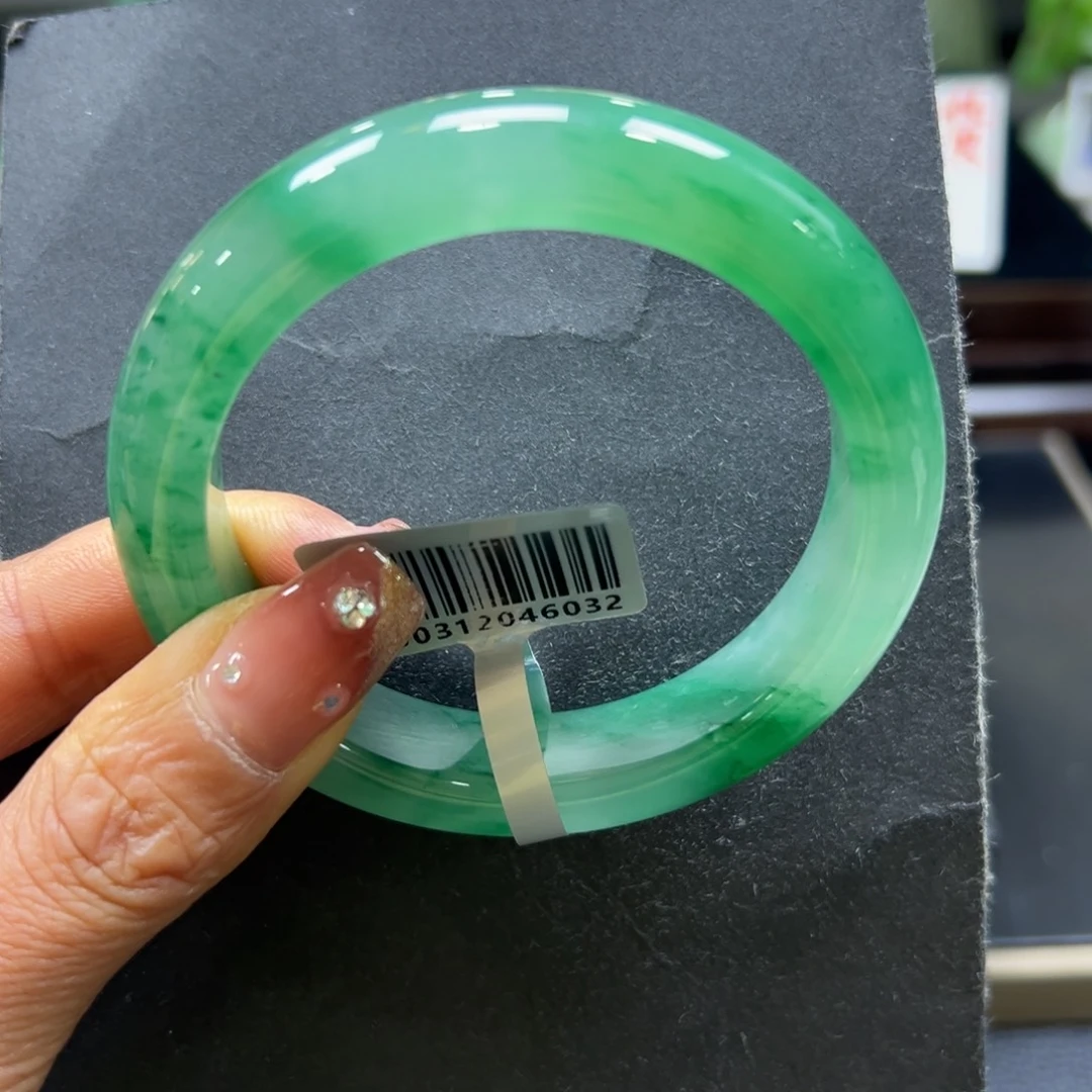 晨***光石英质玉未镶嵌手镯