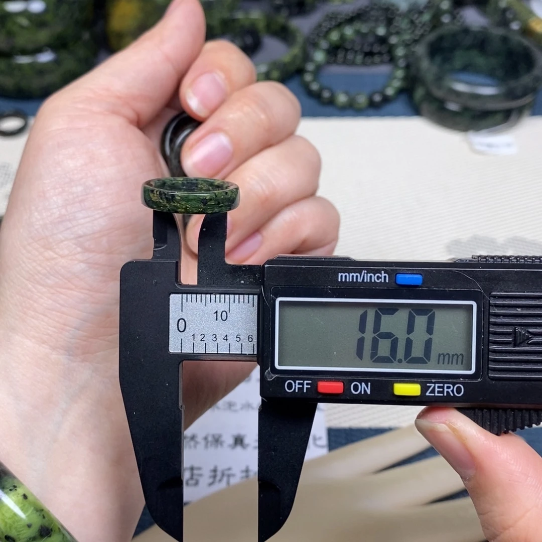 蛇纹石玉戒指未镶嵌髑****子