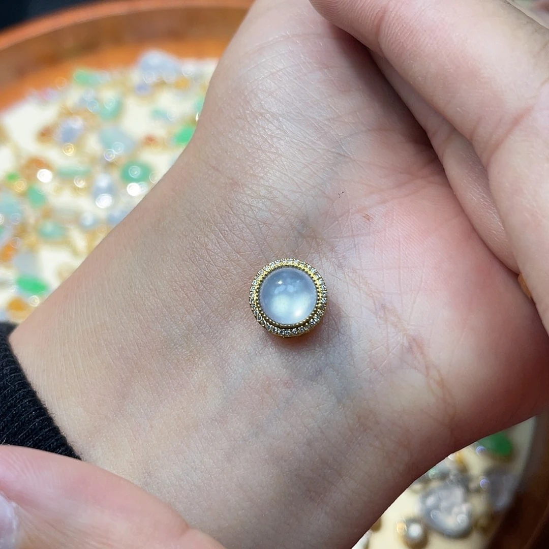 翡翠吊坠(不含链)18K金镶嵌我****子