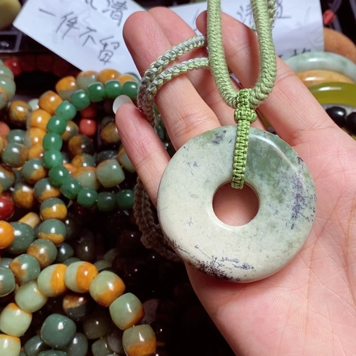 岫岩河磨玉(透闪石质玉)颈饰未镶嵌