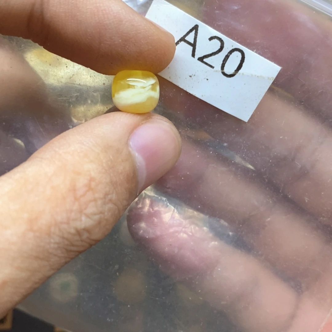 卡***灰裸石蜜蜡未镶嵌好