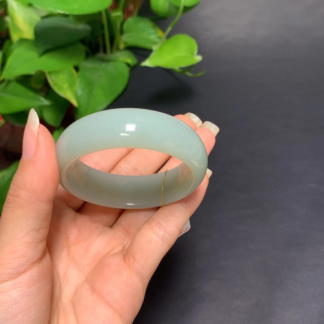 和田玉手镯未镶嵌且末蓝油膏轮胎手镯