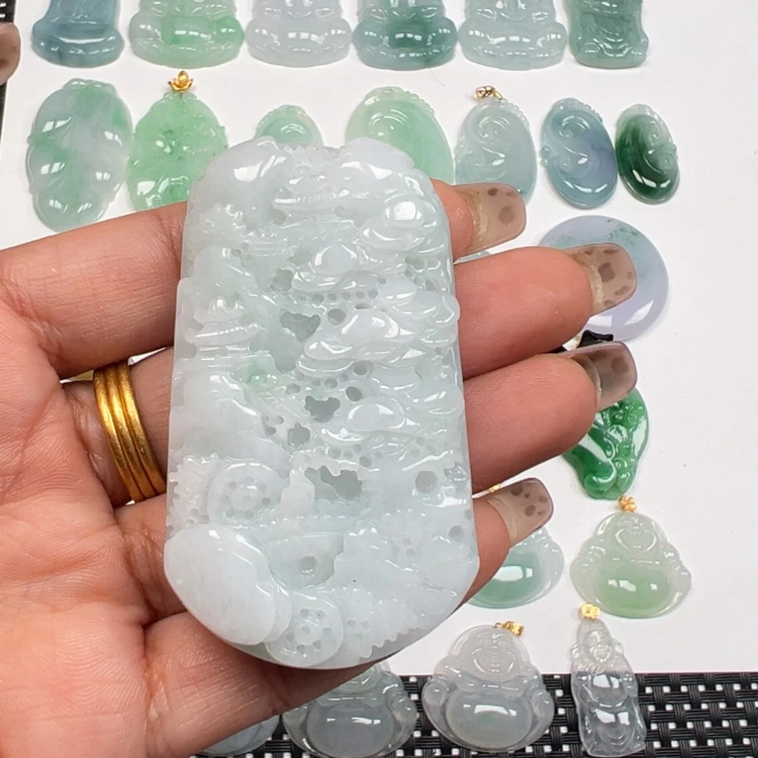 翡翠未镶嵌颈饰山水牌