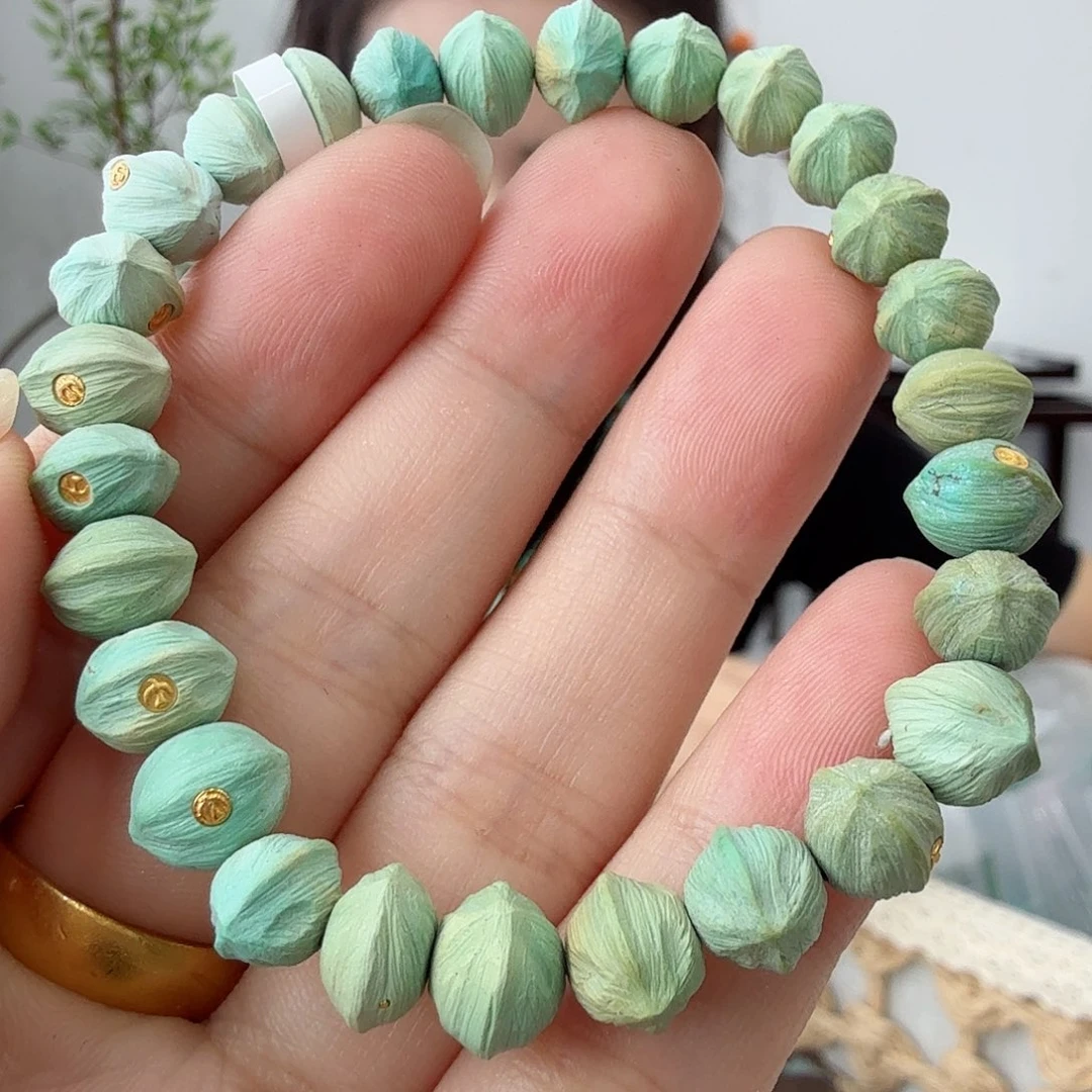 楠***溪绿松石未镶嵌珠宝奇石