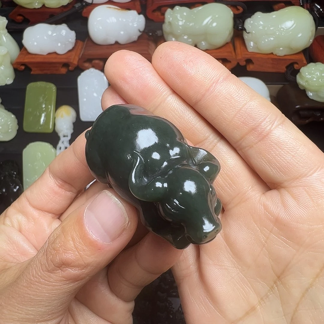 和田玉未镶嵌把件