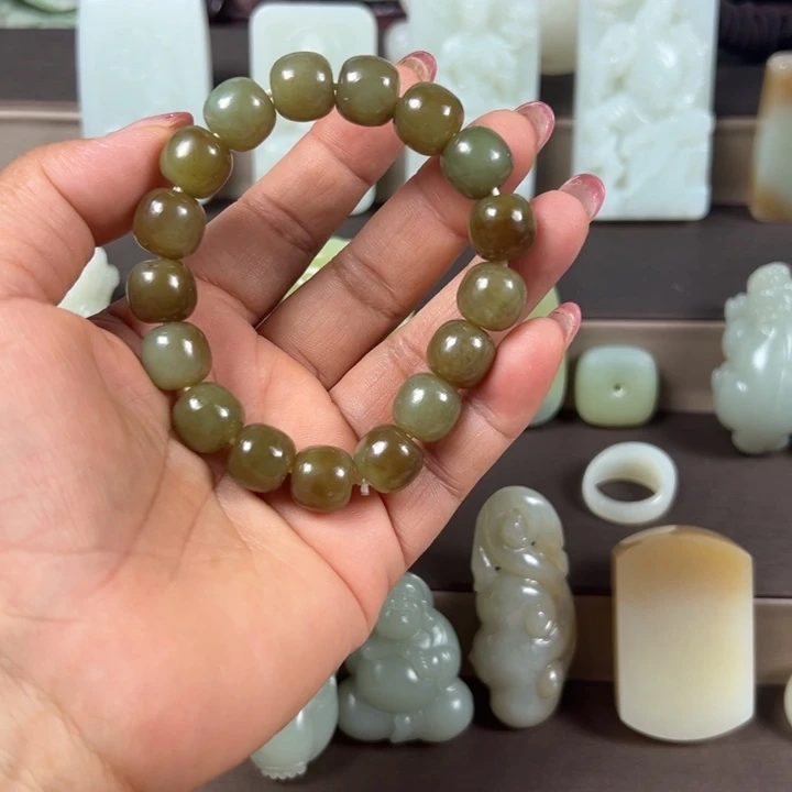 和田玉未镶嵌把件