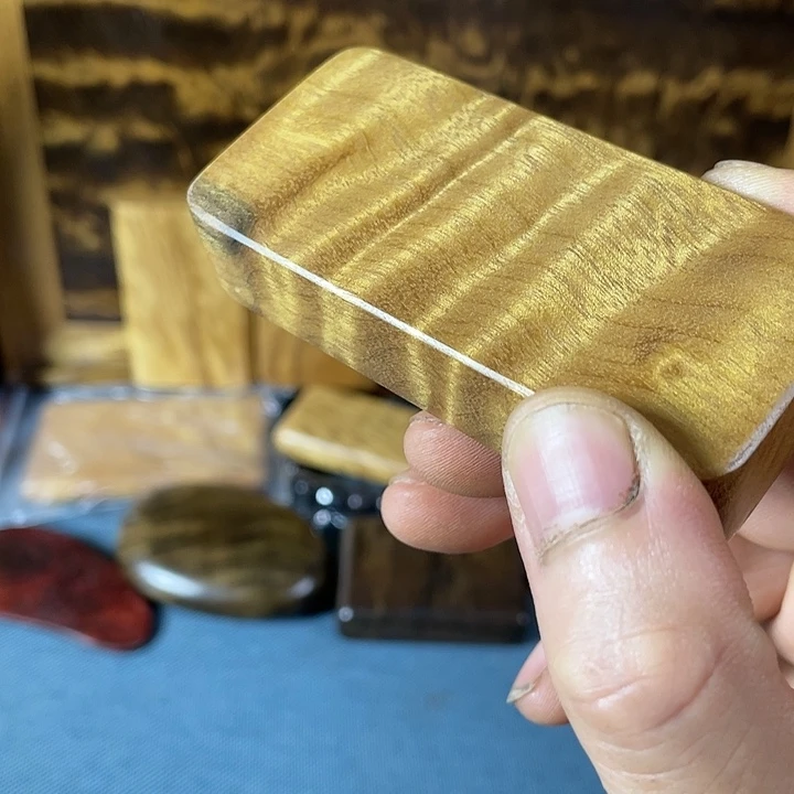 【闪购商品】飞*金丝楠木手把件枯木