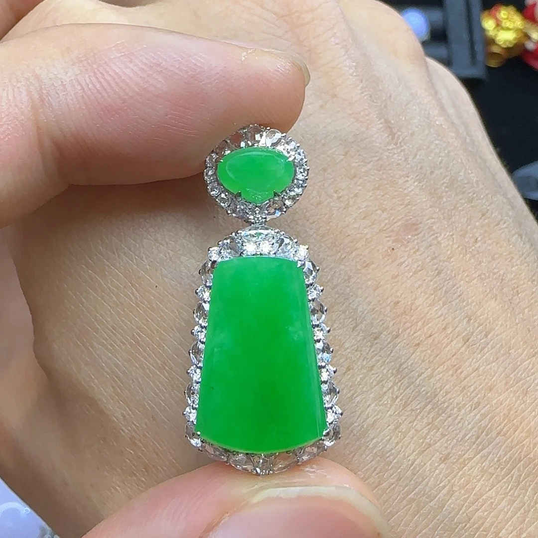 颈饰18K金镶嵌翡翠天然翡翠