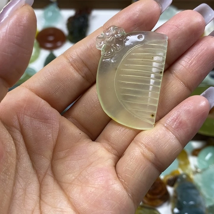 蛇纹石玉未镶嵌吊坠