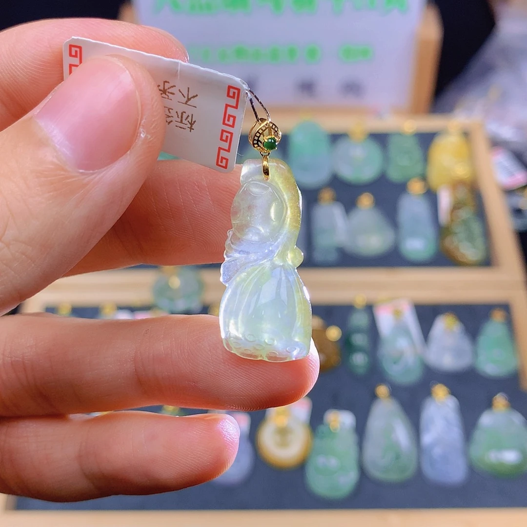 翡翠18K金镶嵌颈饰翡翠