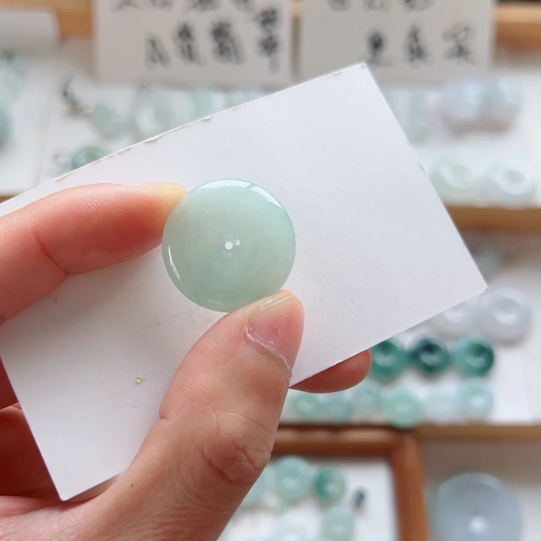 翡翠未镶嵌颈饰平安扣