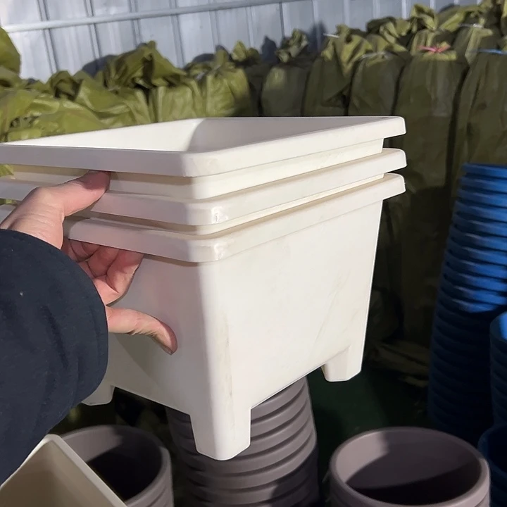 微瑕米白方球根26外径19高3个盆