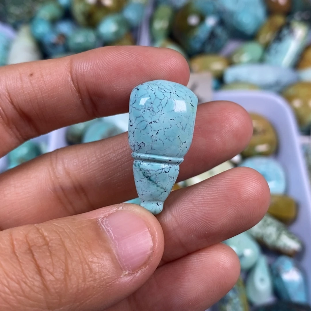 绿松石未镶嵌颈饰